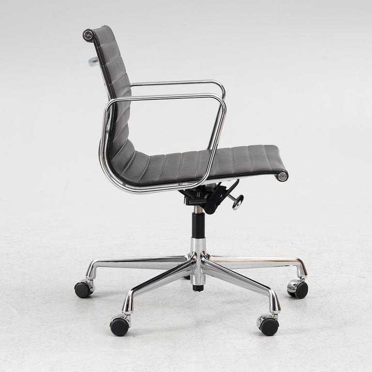 Charles & Ray Eames, kontorsstol, EA 117, Vitra, 2019.