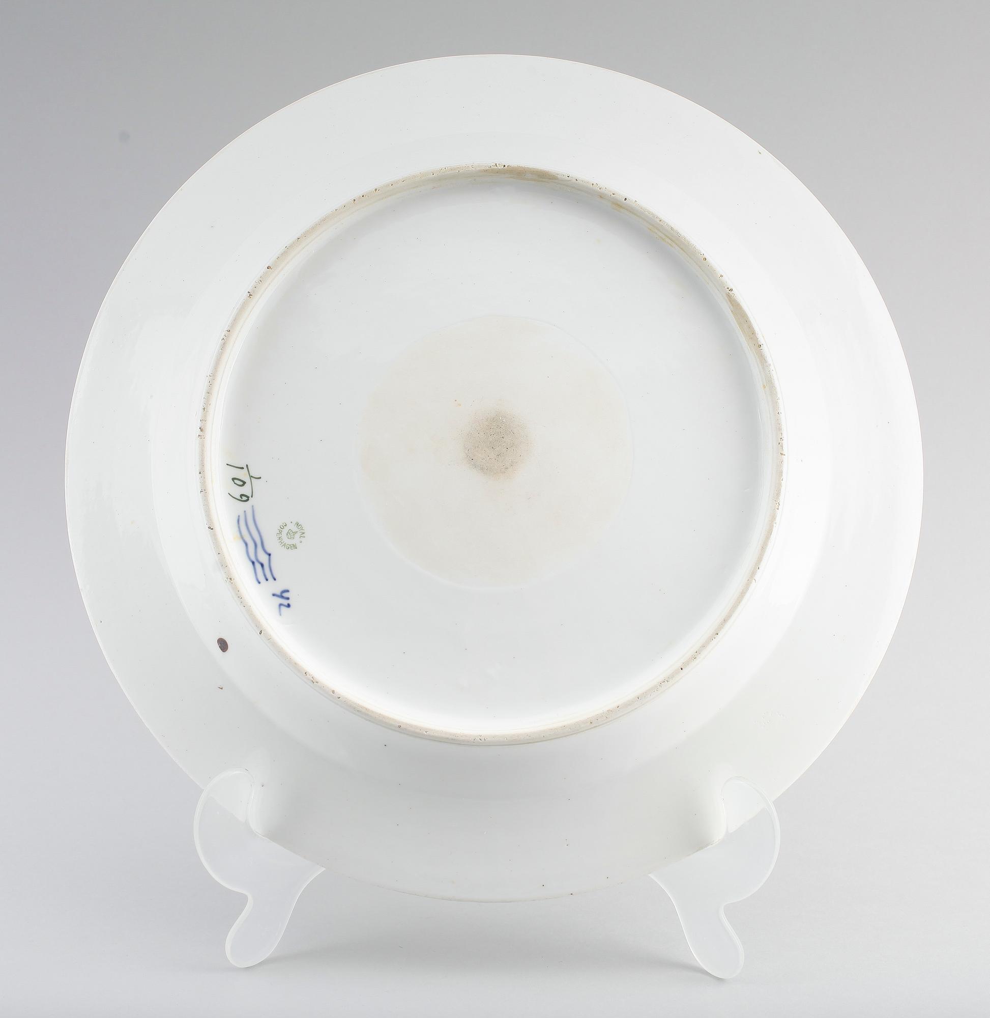 SERVERINGSFAT, 2 st, porslin, "Musselmalet", Royal Copenhagen.