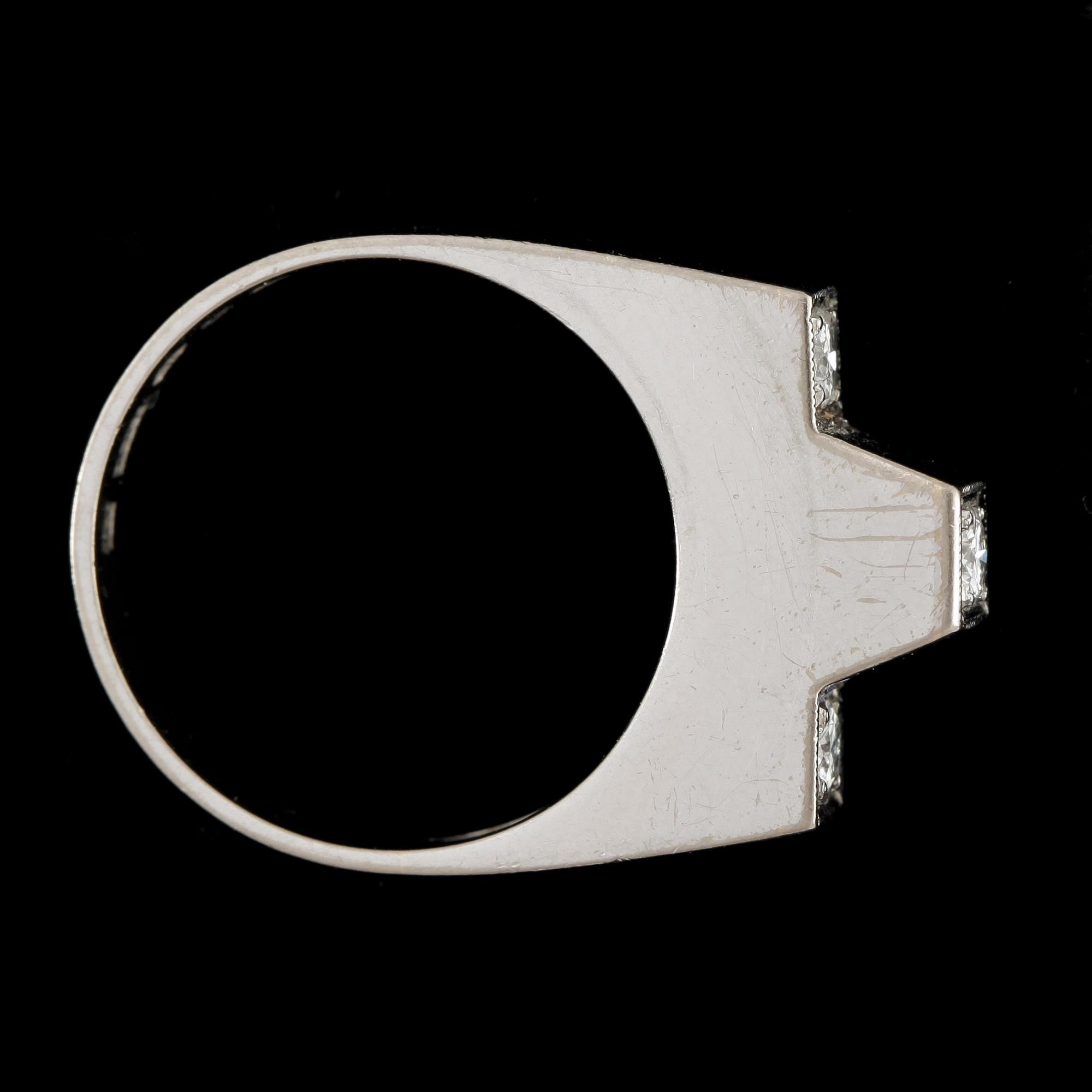 RING, 18k vitguld med briljantslipade diamanter, tot ca 0,3 ct. Vikt ca 5,9 gram.
