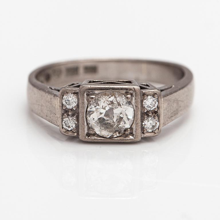 Ring, 18K vitguld, diamanter ca 0.76 ct tot. Sandqvist Gerdt Hartvig, Stockholm 1962.