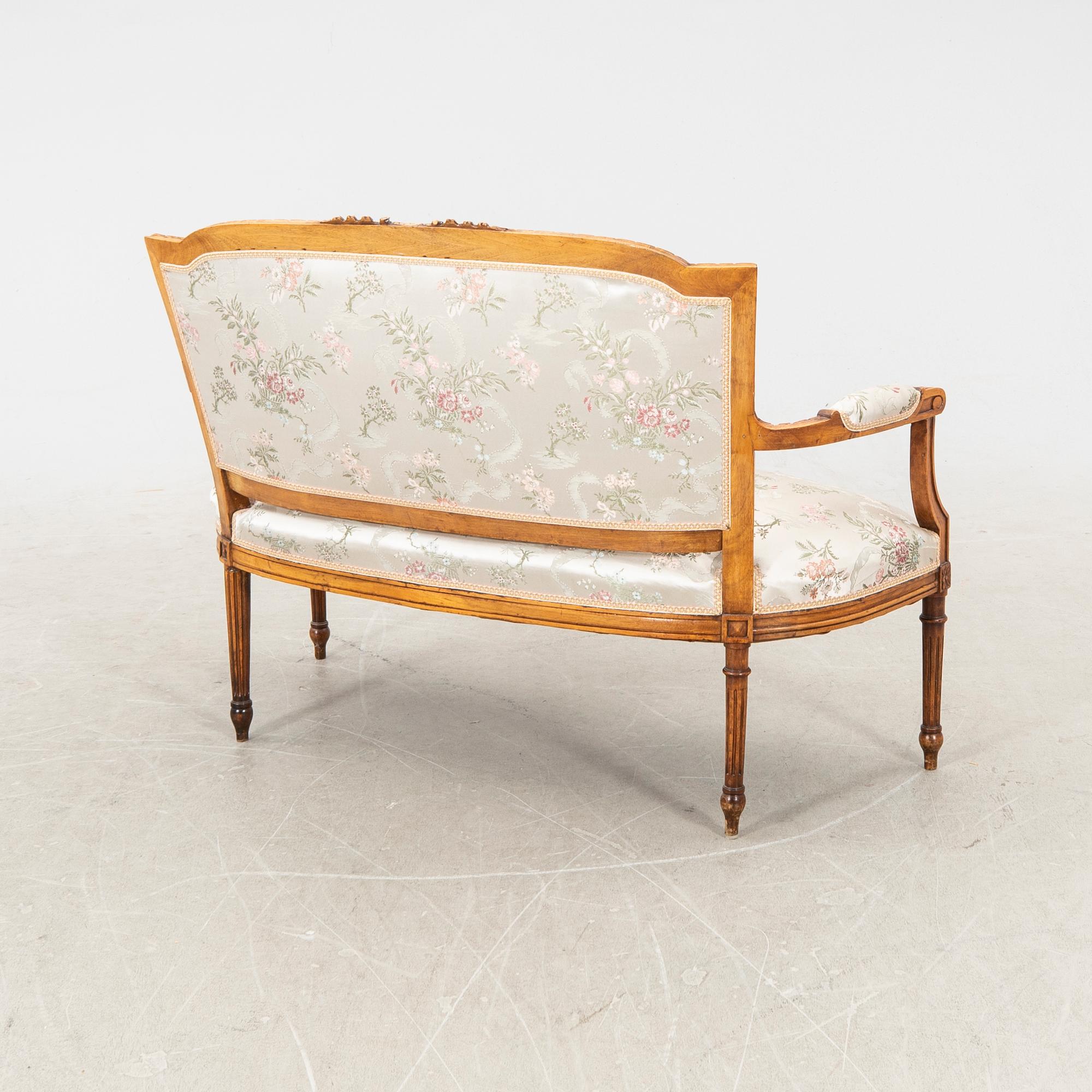 Soffa Louis XVI-stil 1900-talets första hälft.