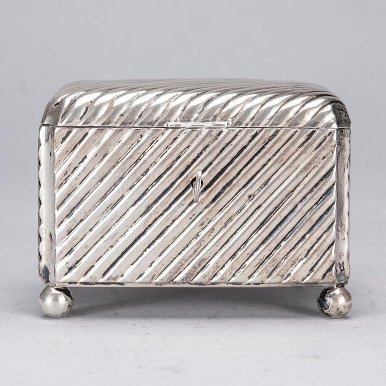 DOSA, silver, Wien, Österrike-Ungern, ca 1900. Totalvikt 326 g.