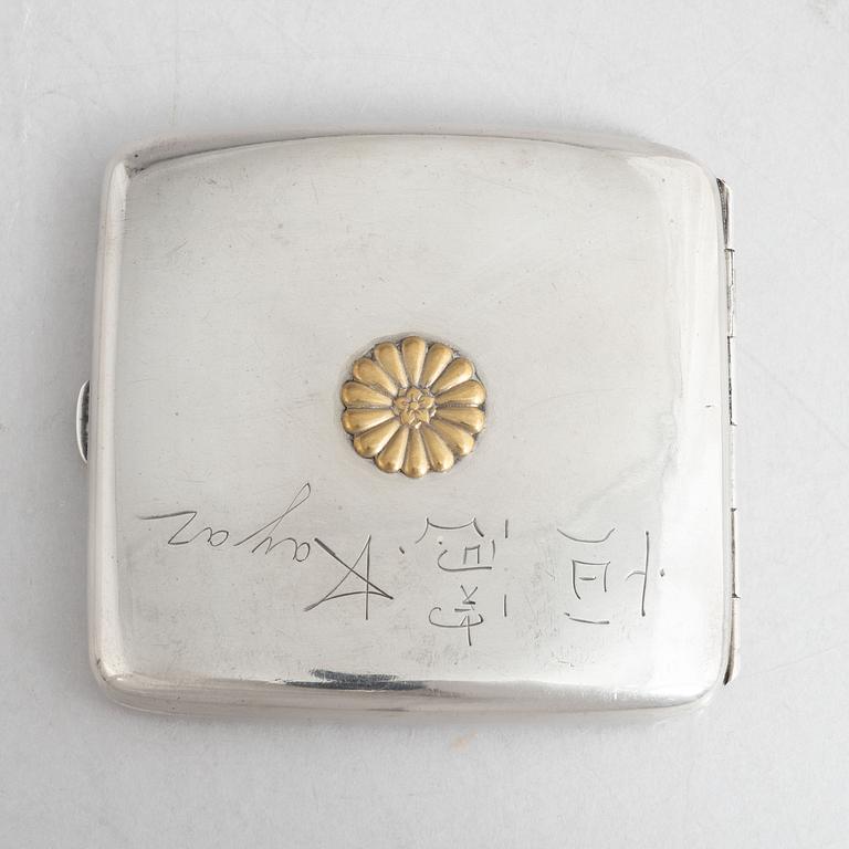Etui, silver, Japan, 1900-talets första del. Vikt 112 gram.