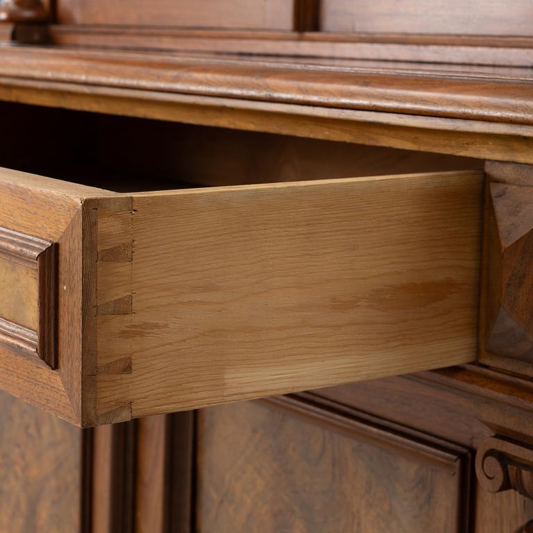 Bokskåp, nyrenässans, omkring 1900.