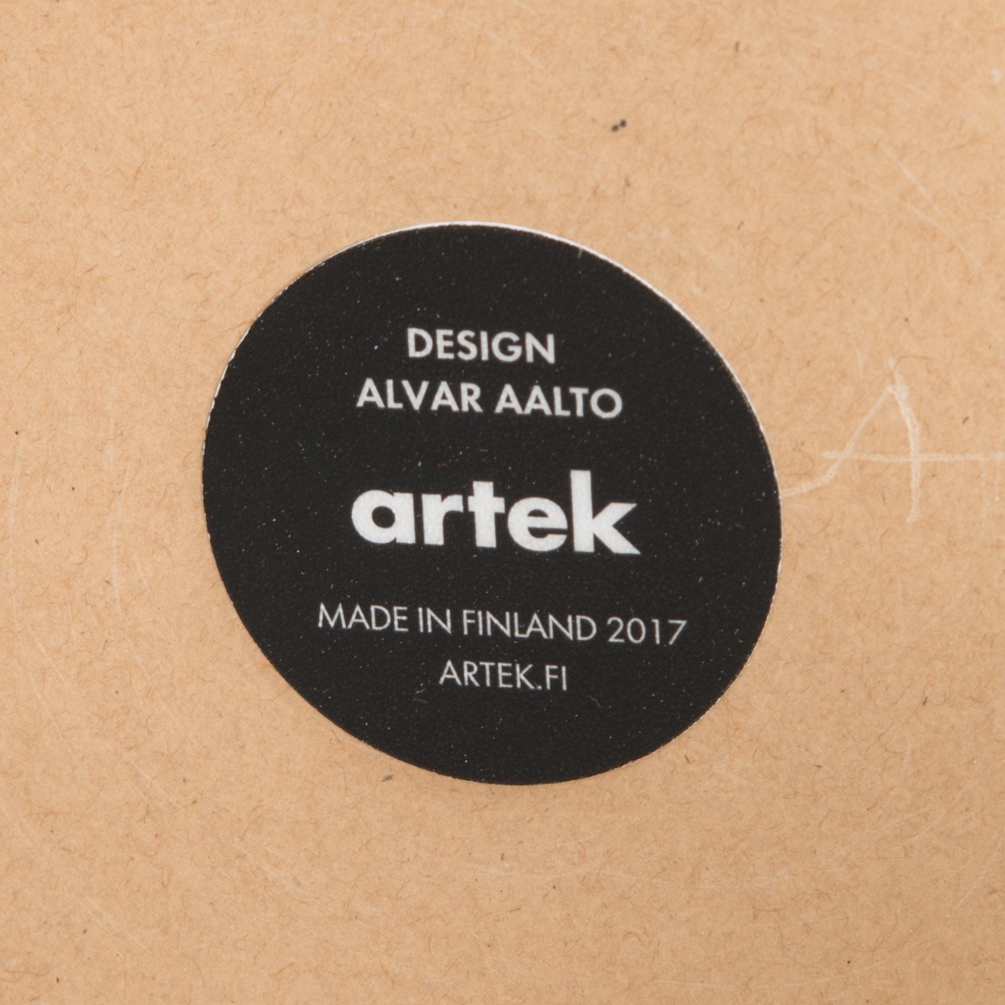ALVAR AALTO, pallar, 4 st, modell E60, Artek 1900-talets slut och 2017.