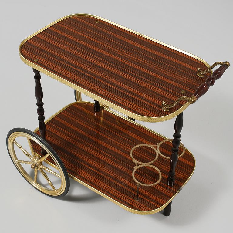 SERVERINGSVAGN, 1900-talets andra hälft.