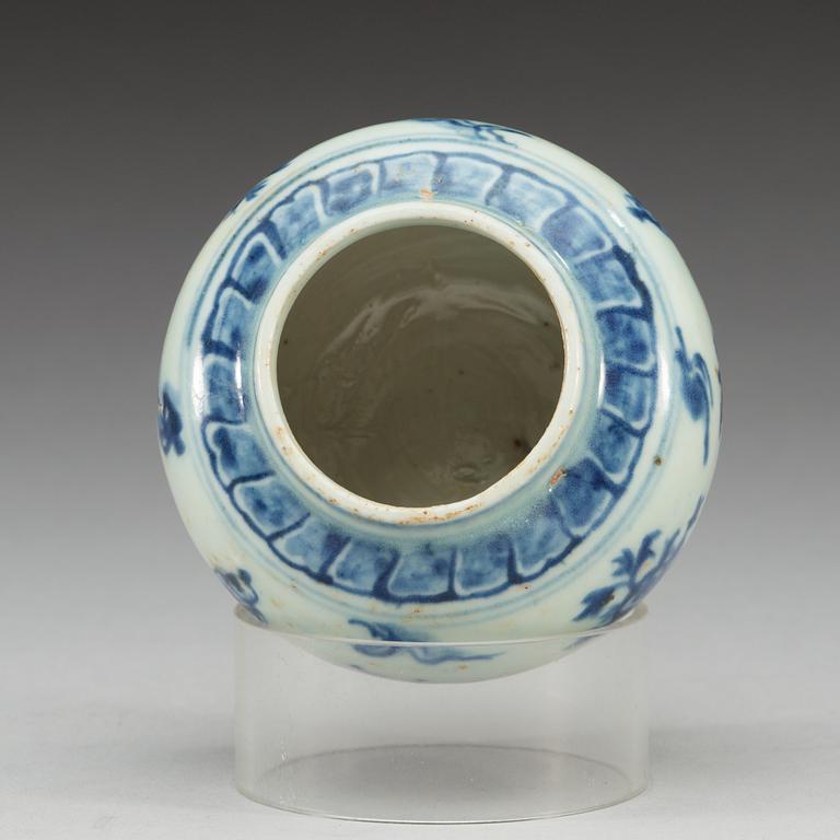 A blue and white small jar, Ming dynasty (1368-1644).