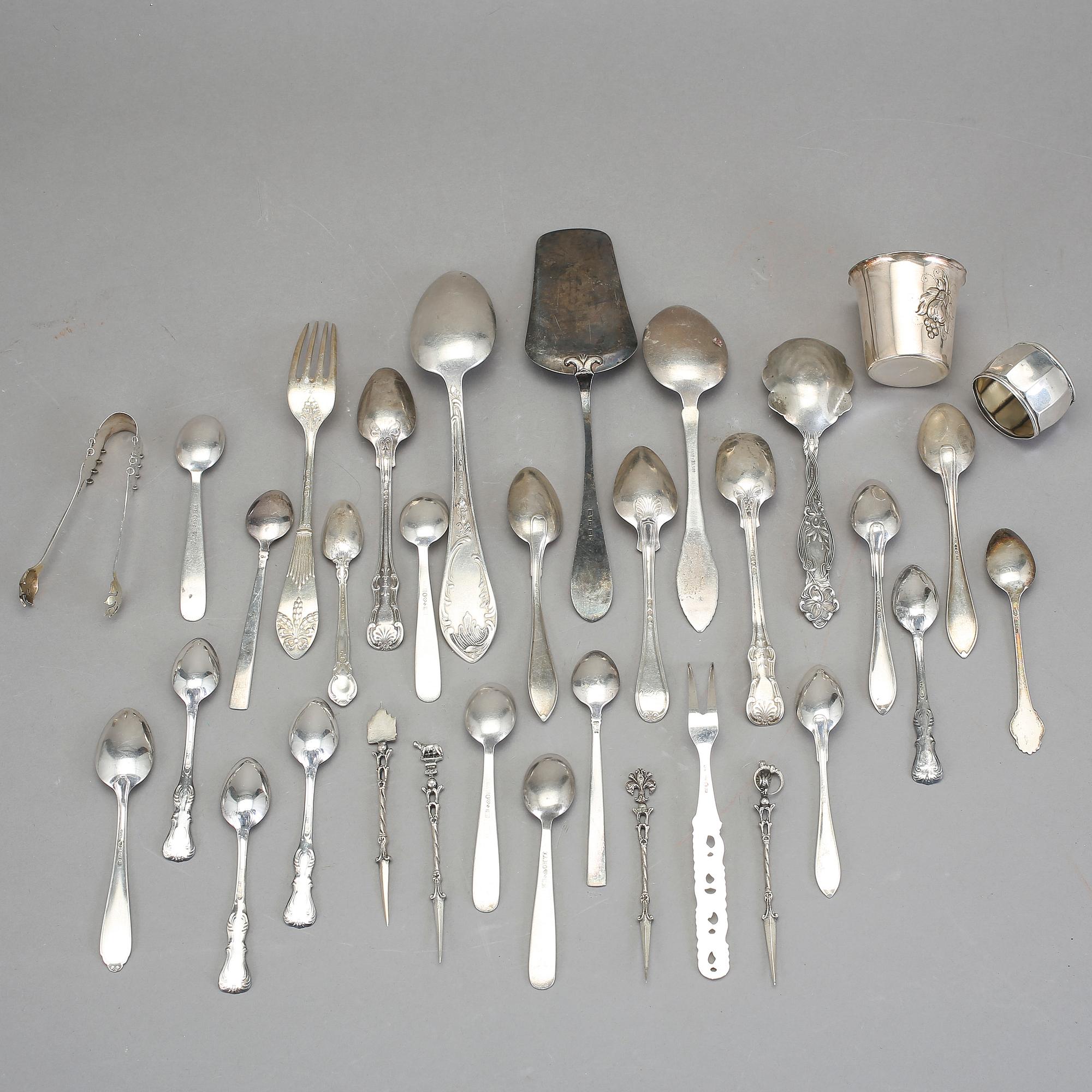 PARTI SILVER, svenska samt utländska stämplar, mestadels 1900-tal. Vikt 628 g.
