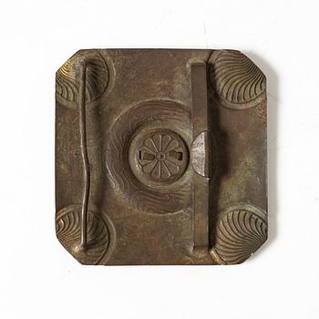 A Japanese bronze belt buckle, Meiji (1868-1912).