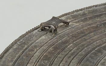 A Shan frog drum with a central star and four frogs on the tympanon, Myanmar, Laos or North Thailand, 19th Century.