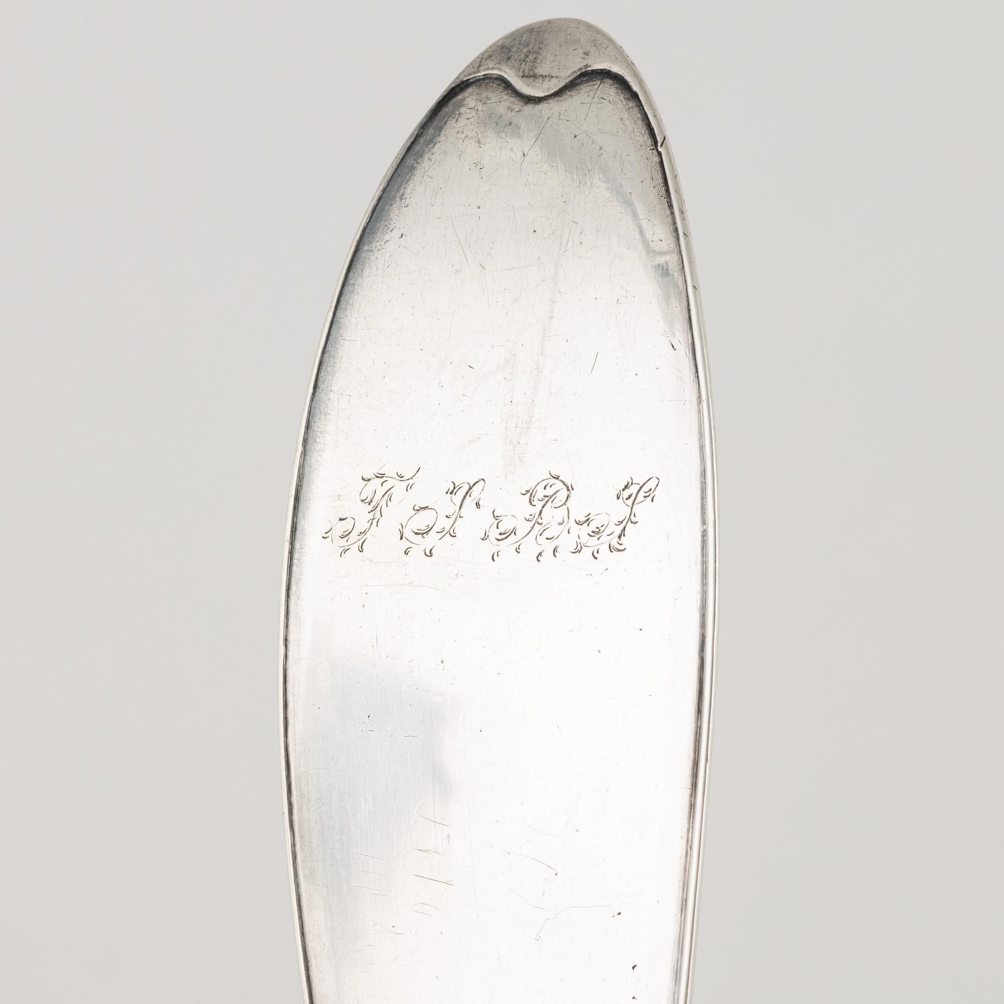 Soppslev samt ragusked, silver, Norrköping 1800-talets första hälft.