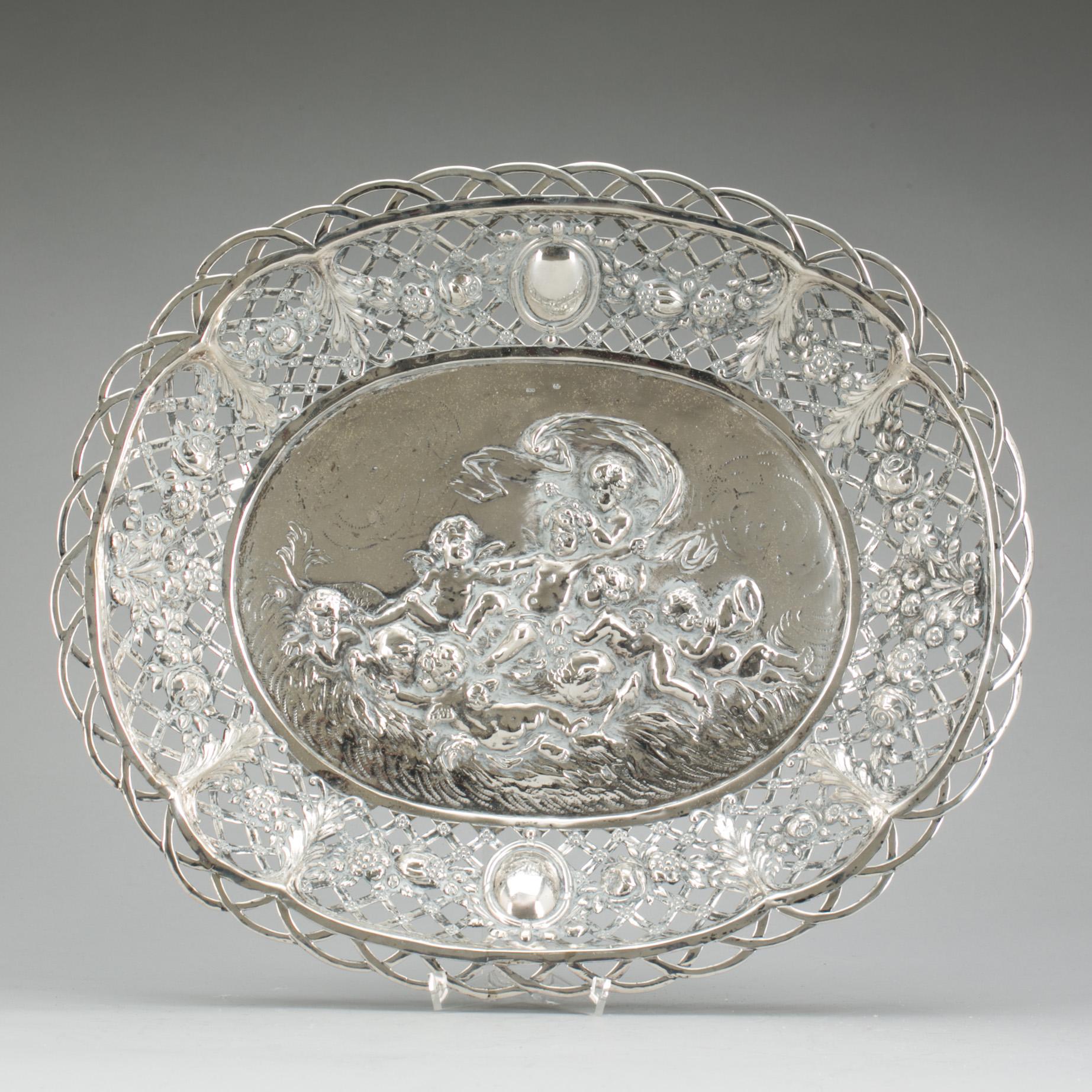 PRESENTERFAT, silver 830, Tyskland, 1800-tal. Ca 1000 gram.