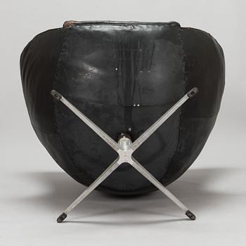 Arne Jacobsen, 1960/1970s 'The egg chair'  for Fritz Hansen, Denmark.