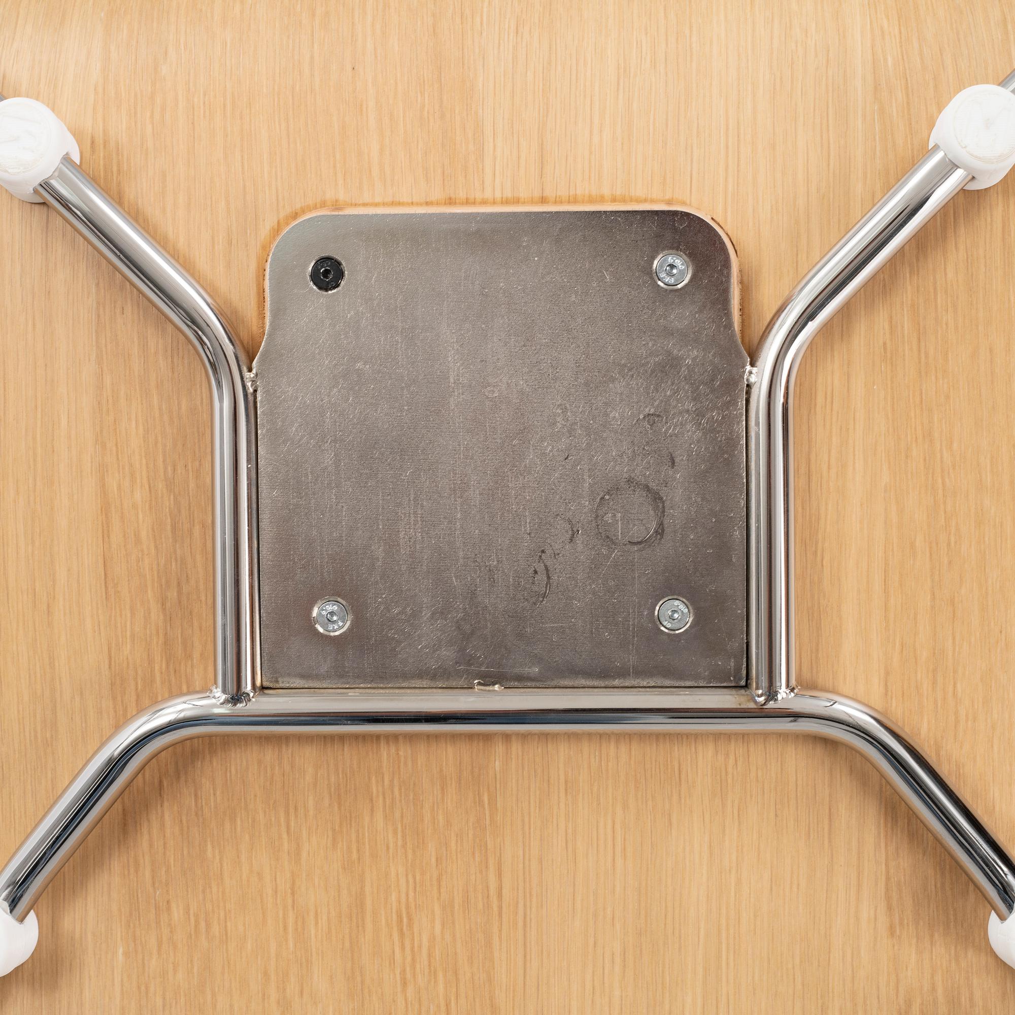 Chris Martin, stol, "Serif Chair", Massproductions, samtida.