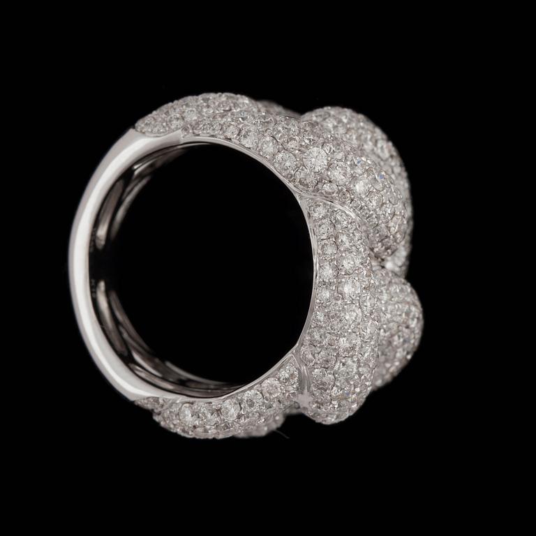 A pavé-set diamond ring, 5.46 ct cts.