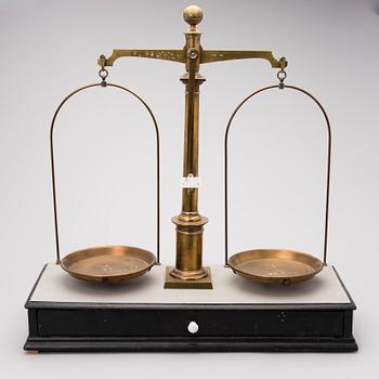 An early 20th Century Pharmacy balance scale in brass from Germany.