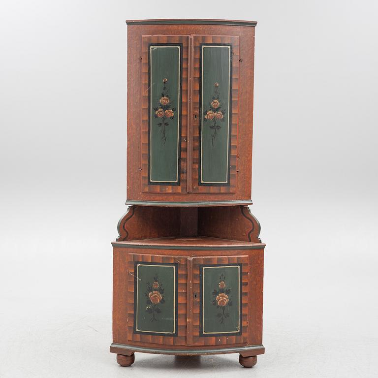 Hörnskåp, allmoge, 1800-tal.