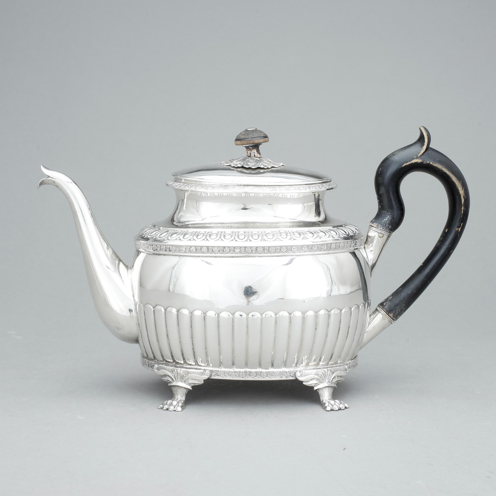 TEKANNA, silver, empire, Anders Lundqvist, Stockholm 1829. Vikt ca 705 gram.