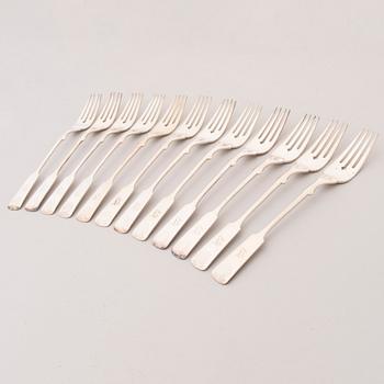 A set of 24 silver plate fish knives and forks with seashell decoration, Kultakeskus Oy, Finland 20th Century.
