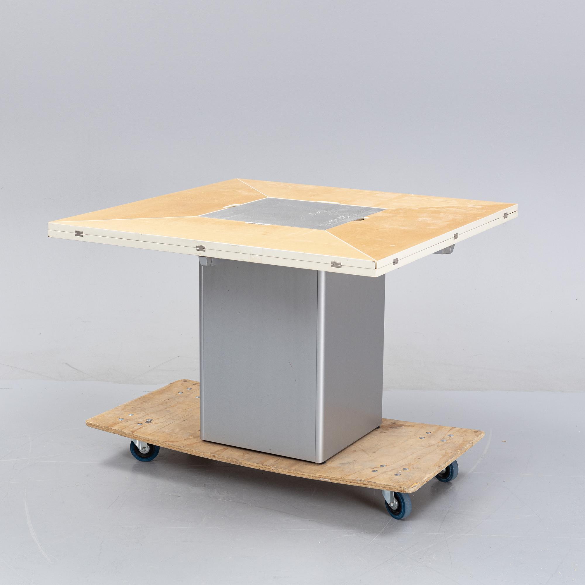 Bob van den Berghe, a 'Cirkante' dining table from Van den Berghe-Pauvers, Belgium.