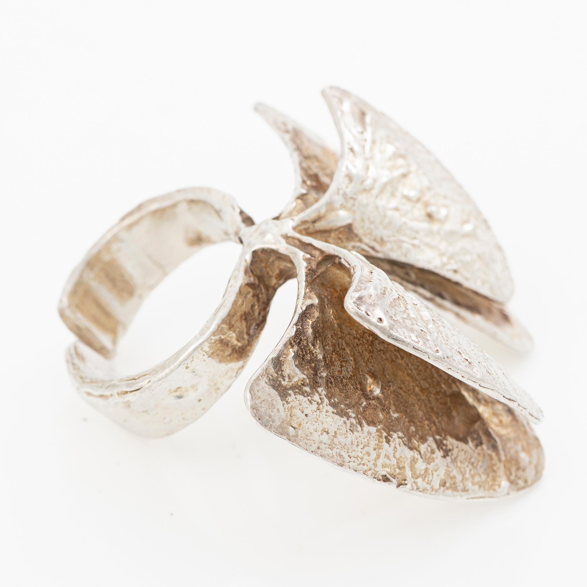 Theresia Hvorslev, Silver ring.