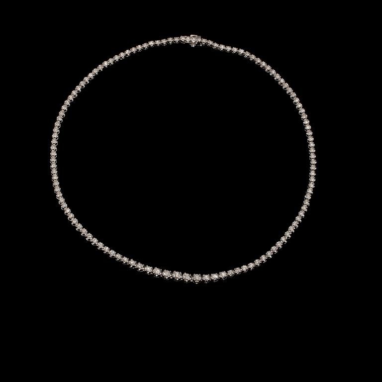 COLLIER, 18k vitguld med 119 briljantslipade diamanter, totalt 5.00 ct. Vikt 19 g.