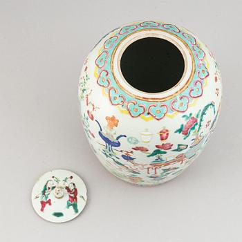 A famille rose vase, Qing dynasty, circa 1900.