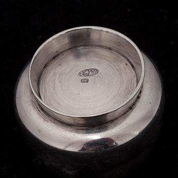 SALTKAR, ett par, silver, Anton Vasilijevitch Richter, Astrakhan, Ryssland, 1900-talets början. Vikt 40,4 g.