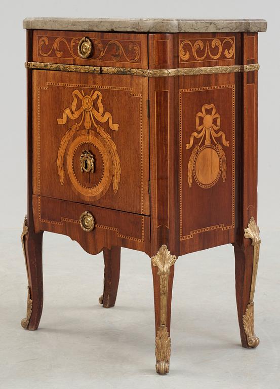 A Gustavian late 18th century chamber pot cupboard, attributed to J. Hultsten.