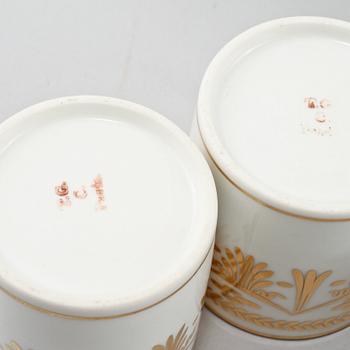 KAFFEKOPPAR, 6 st, samt FAT, 5 st, KANNA och SKÅL, porslin, märkta TGC Paris, Frankrike, 1800-tal.