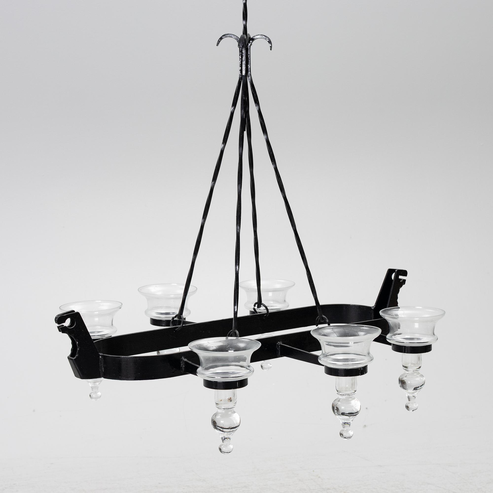 Bertil Vallien, ljuskrona, metallsmide och glas, 1900-talets andra hälft.