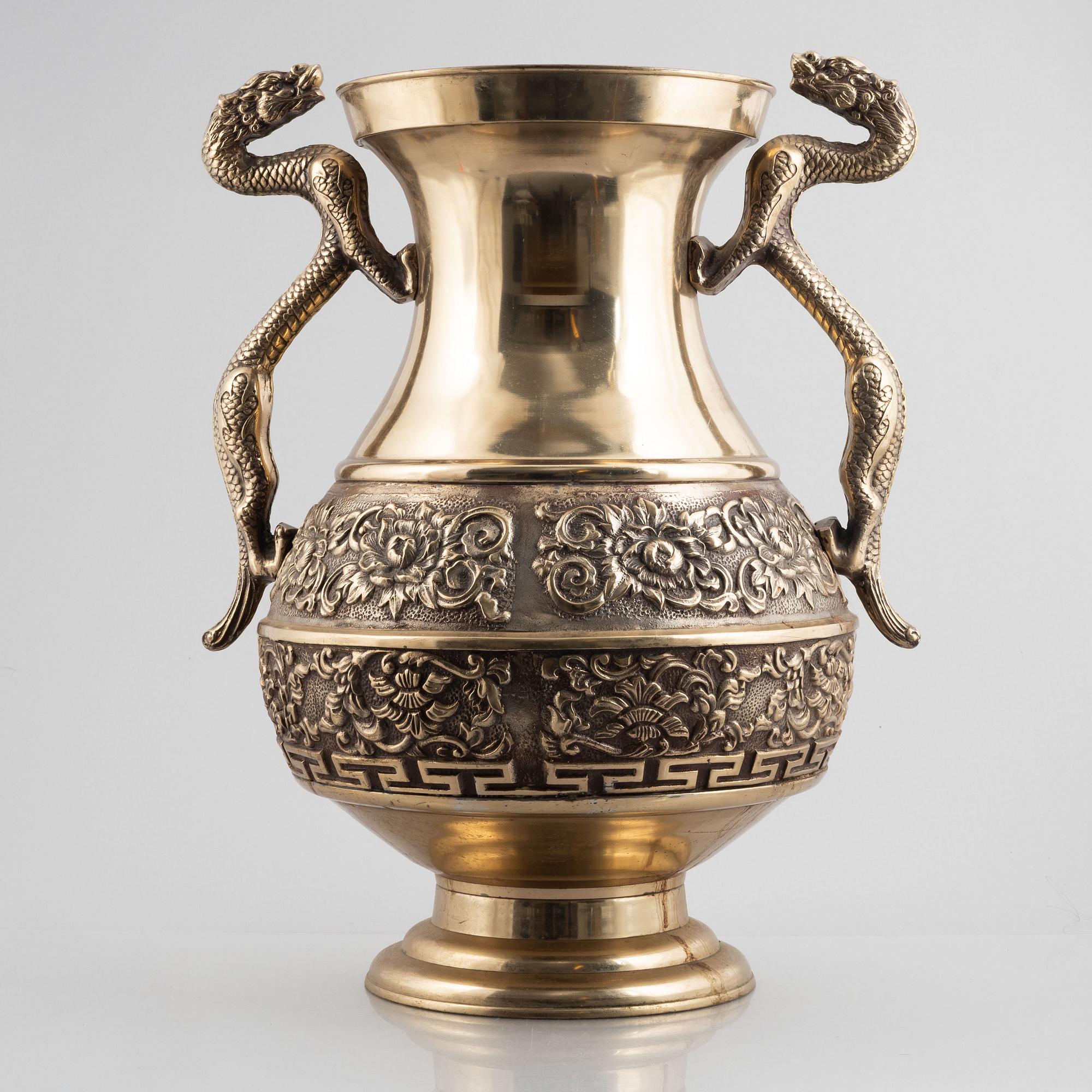 An umbrella stans/floor vase, Korea, 20th century.