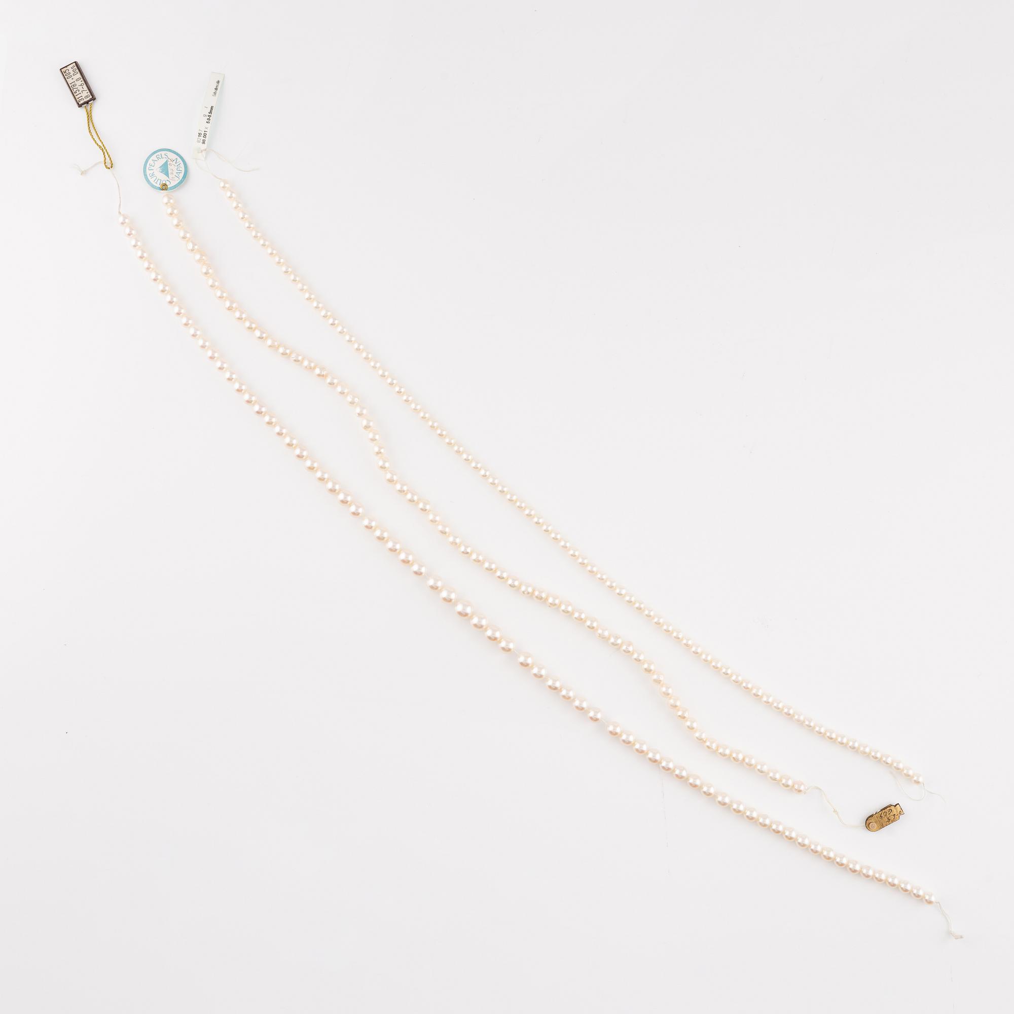 Three necklaces with cultured pearls, without clasps.