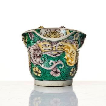 A famille verte bisquit libation cup, Qing dynasty, Kangxi (1662-1722).