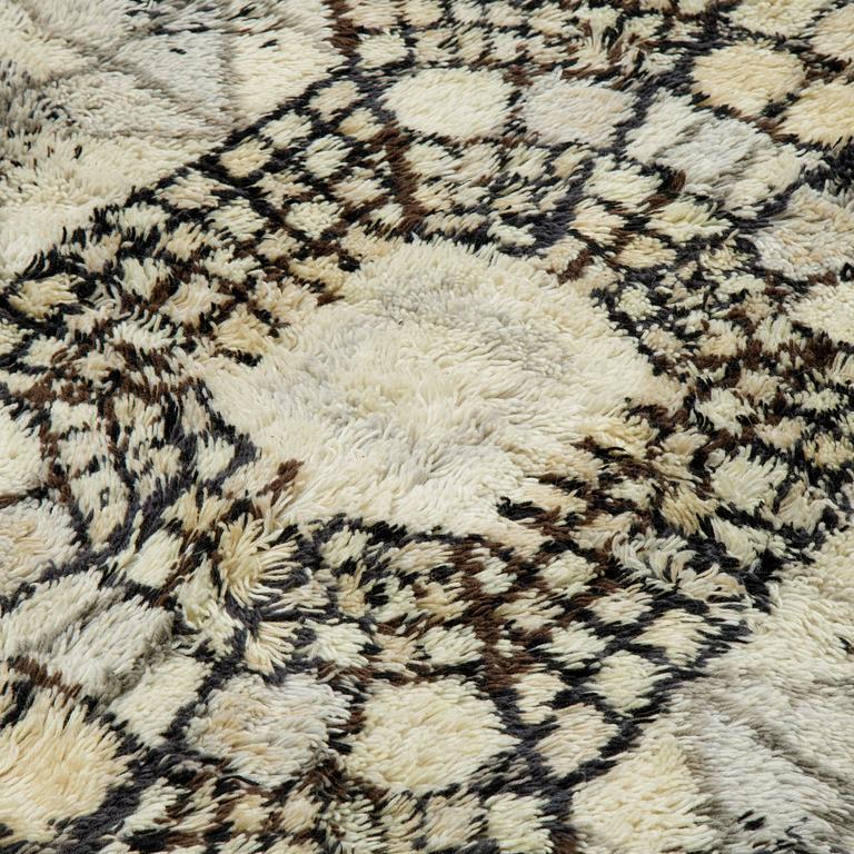 Marianne Richter, a carpet, "Löfstad", a machine made pile, ca 192 x 136 cm.
