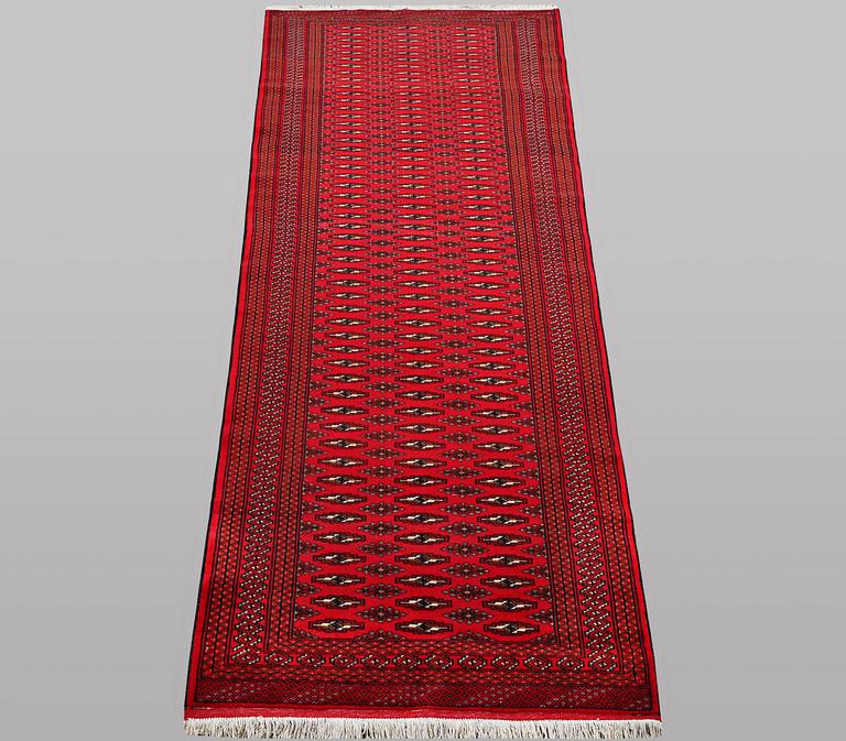 A runner carpet, Beludj, ca 385 x 106 cm.