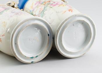 VASER, 1 par, porslin, 1800-talets andra hälft.