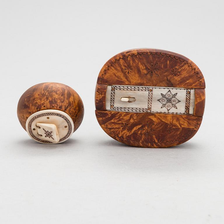 2 masur birch boxes signed Andreas Poggats, sami handicraft / duodji, mid-20th century.