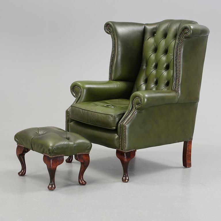 FÅTÖLJ MED FOTPALL, Engelsk stil, 2000-tal.