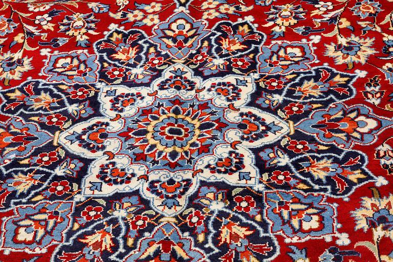 A Najafabad rug, 427 x 301 cm.