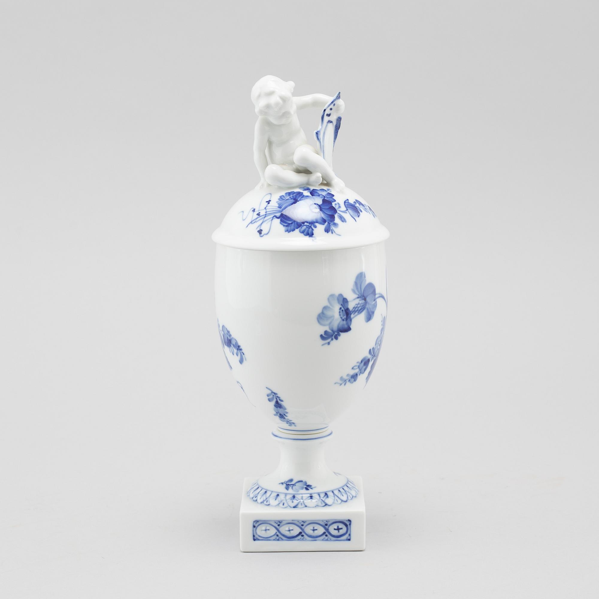 LOCKURNA, porslin, "Blå Blomst", Royal Copenhagen, Danmark, 1900-talets treje kvartal.