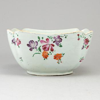 SKÅL, kompaniporslin. Qingdynastin, Qianlong (1736-95).