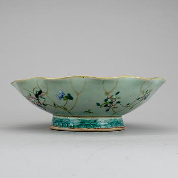 SKÅLFAT, porslin, Tongzhi, Kina, 1800-talets slut.
