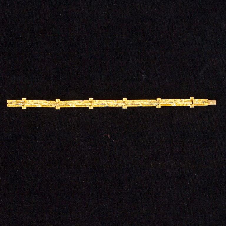 HALSBAND samt ARMBAND, guld 14K, Kruunu-Koru, B.Weckström, armbandet sign BW. Helsingfors 1960-tal. Tot. vikt ca 55,9 g.