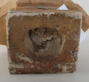 OKÄND KONSTNÄR, skulpturbyst, bemålad gips, bär sign.