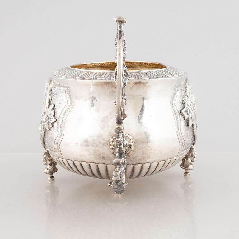 A silver jardinière, 20th century.