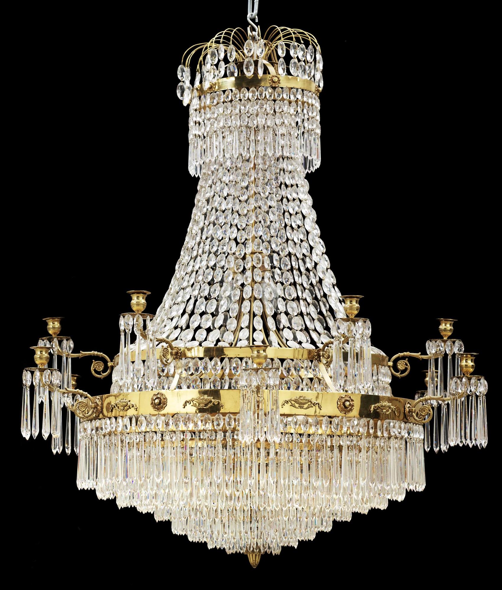 LJUSKRONA, för tolv ljus, empirestil, 1900-talets första hälft.