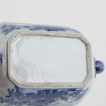 A small Chinese export tureen with cover, two cups, a saucer and a jug with cover, Qing dynasty, 18th century.