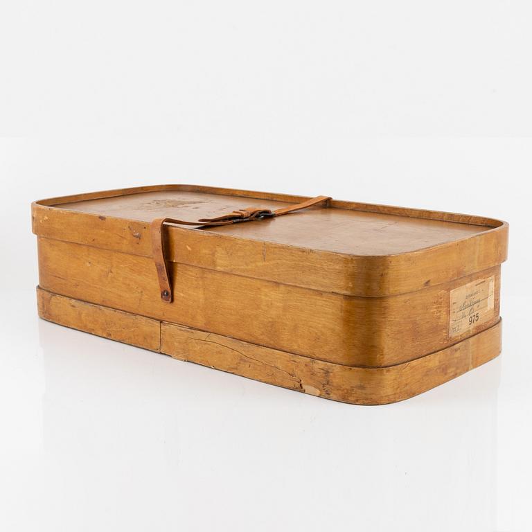 Oy Wilh. Schauman AB, a birch suitcase, Jyväskylä Fanérfabrik 1930's/40's.