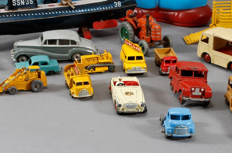 PARTI LEKSAKER, bl a metall, mestadels Dinky Toys, 1900-talets andra hälft.
